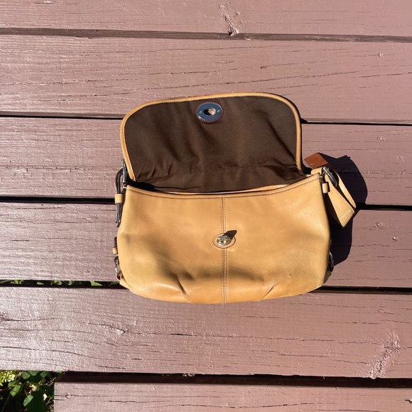 Coach Shoulder Bag Legacy Leather Flap Style F15170 Tan Convertible Cross Body - Picture 4 of 7